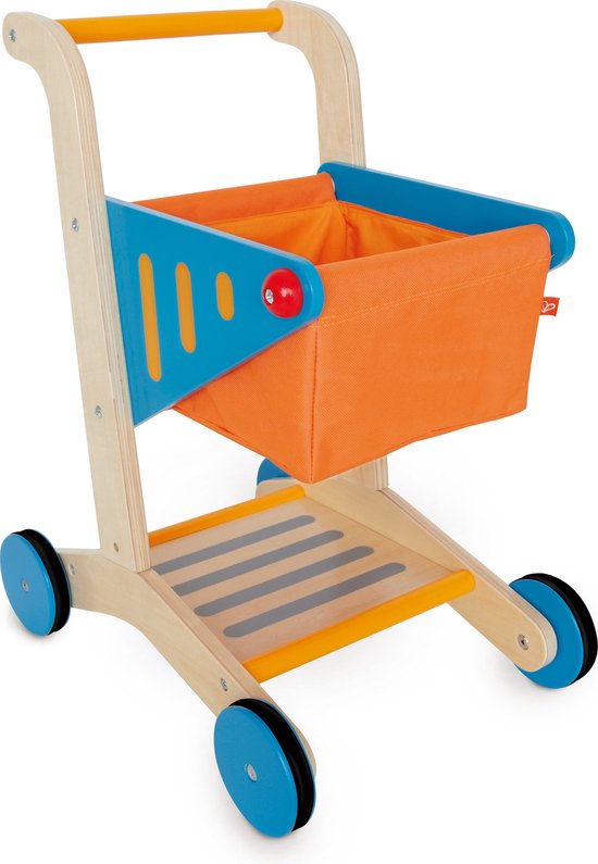 Hape Shopping Cart met houten frame, oranje stoffen mand en blauwe wielen.